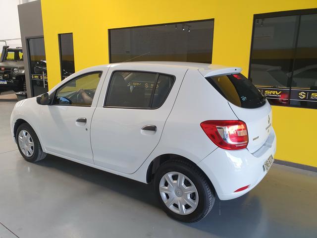 Sandero autntic 1.0 3cc Novo carro revisao no manual - Foto 2