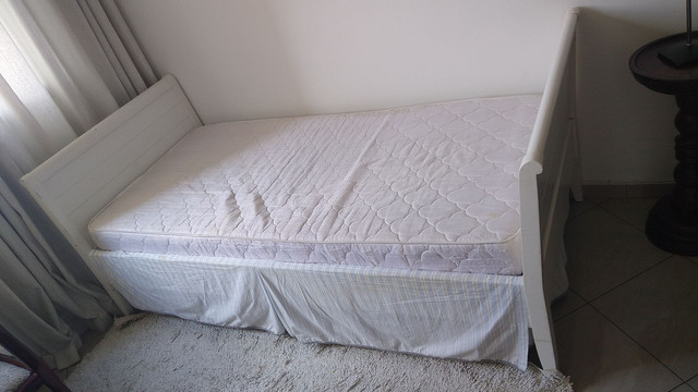 Cama grande solteiro madeira acabamento em laca