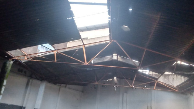 Vende-se Ferragens para Telhado e portão de galpão - Foto 2