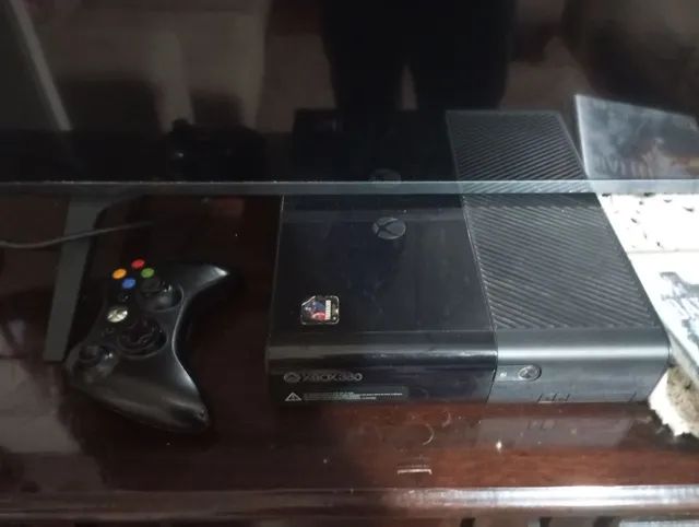 Unboxing the Xbox 360 Super-Slim 