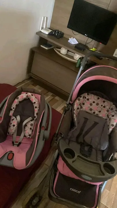 Carrinho de bebê Cosco