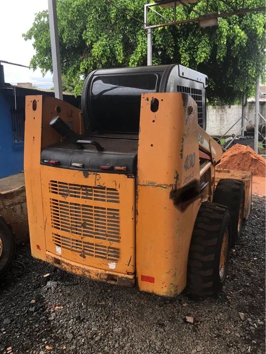 Mini carregadeira (bobcat) - Foto 2