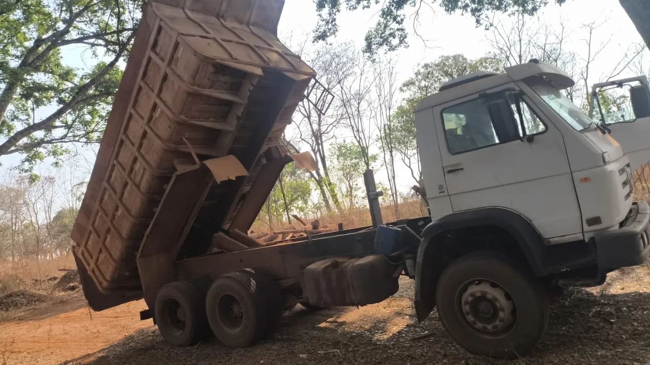 VW 17210 2002 6x2 caçamba basculante - Foto 4