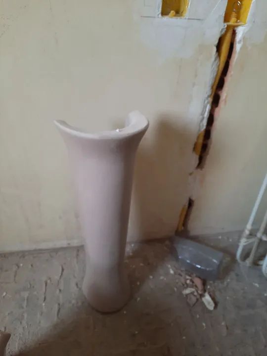 Pia/Lavatório c/ Coluna em cerâmica bege rosé + Torneira   - Foto 2