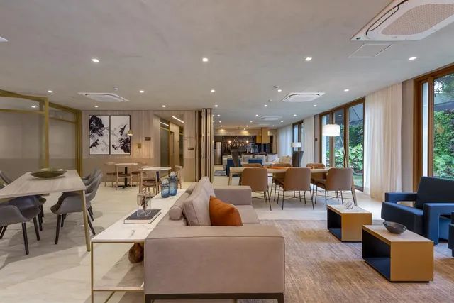 Sala com 25m2, 1 dorm e 1 banheiro,  com ponto de ar condicionado, um jardim, sem vaga de 
