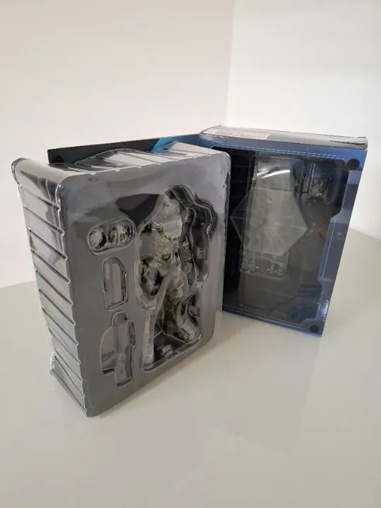 Play Arts Kai - Starship Trooper Invasion - Hero Major Henry Varro (Original)  - Foto 5