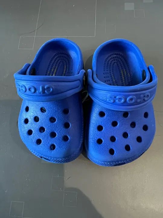 Sandálias Crocs Azul Bebê Tamanho 2/3 =18/19 - Foto 4