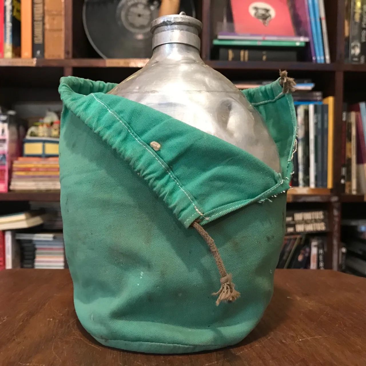 Antigo Cantil de camping, em alumínio