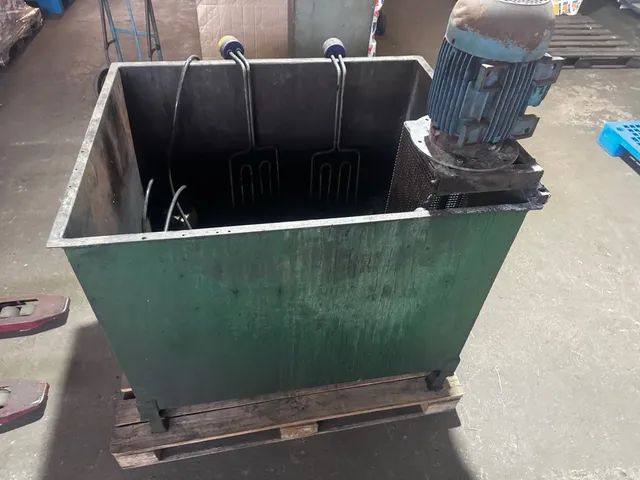 Tanque de aço - 500 litros - com resistencia para aquecer e motor com elice