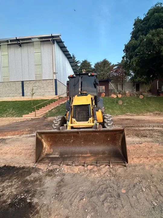 Retroescavadeira New Holland B95 2018 4X4  - Foto 3