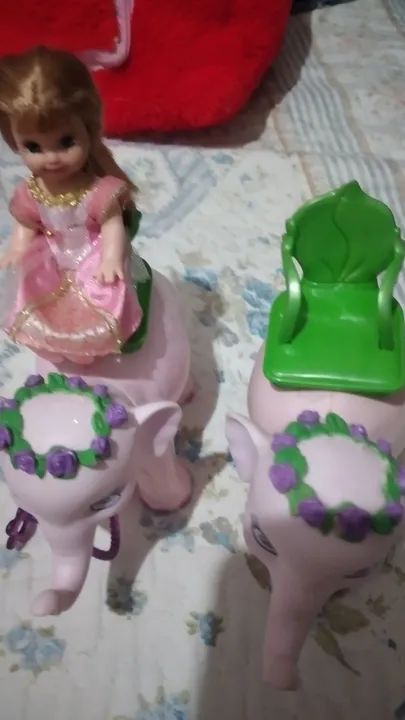 2 elefante e 1 bonequinha da barbie