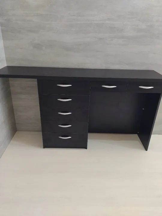 Mesa com gaveteiro fixo, ideal para escritório - Foto 5
