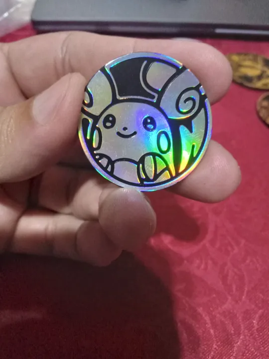 Moeda Arco íris do Pokémon Raichu de Alola original copag