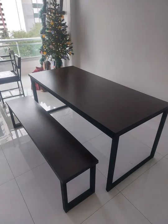 Mesa de jantar com banco em madeira e metal - Foto 2
