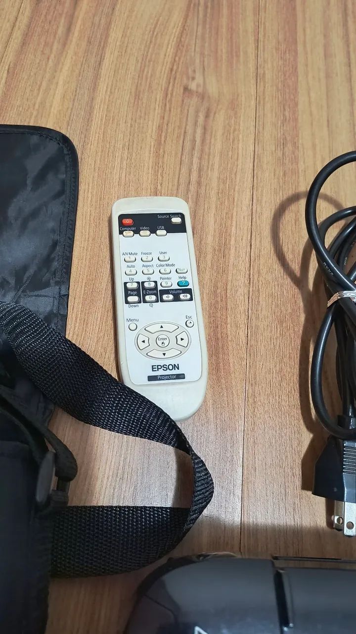 Projetor Epson Power lite S8+ - com Acessórios e Bolsa de Transporte - Foto 3