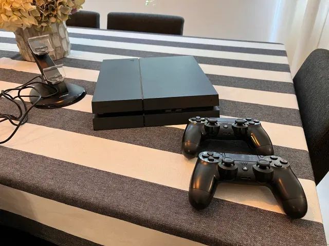 PS4 COM 2 CONTROLES E 1 JOGO64294630234242121