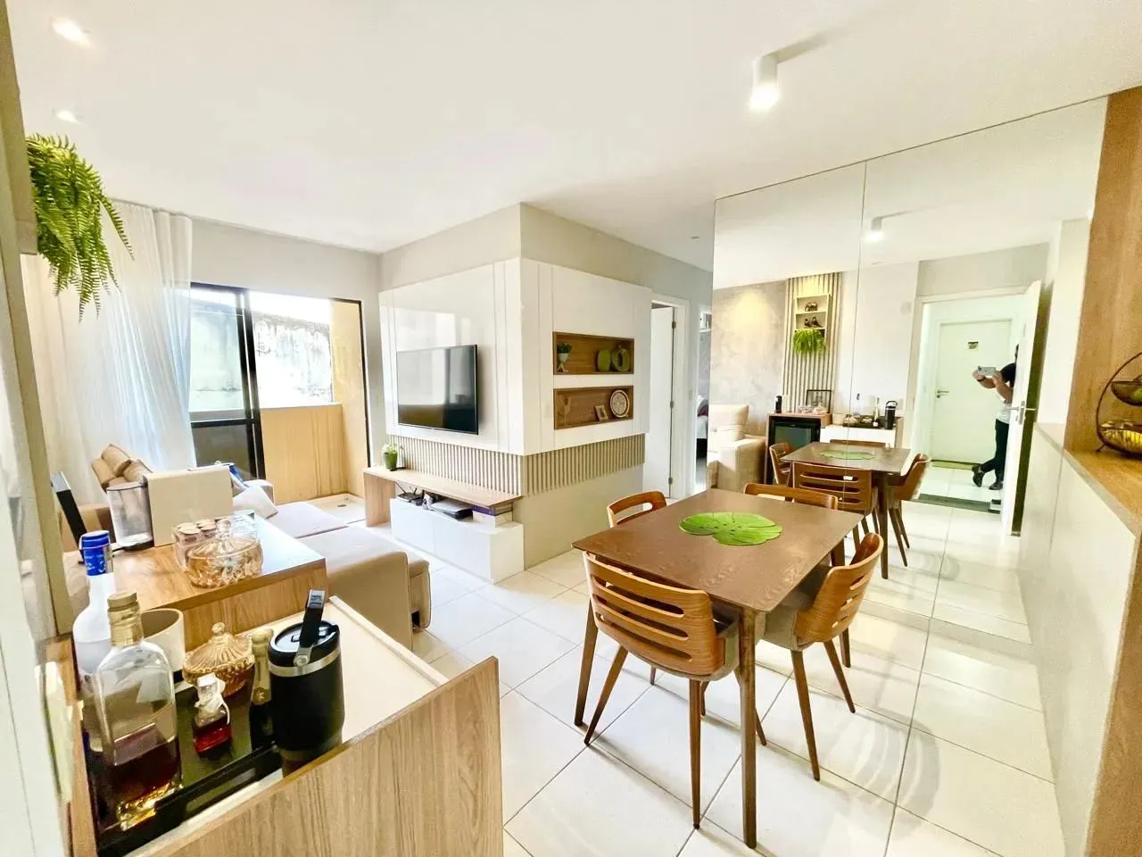 Apartamento porteira fechada* c/ 3 quartos, suíte e varanda na Gruta!!!