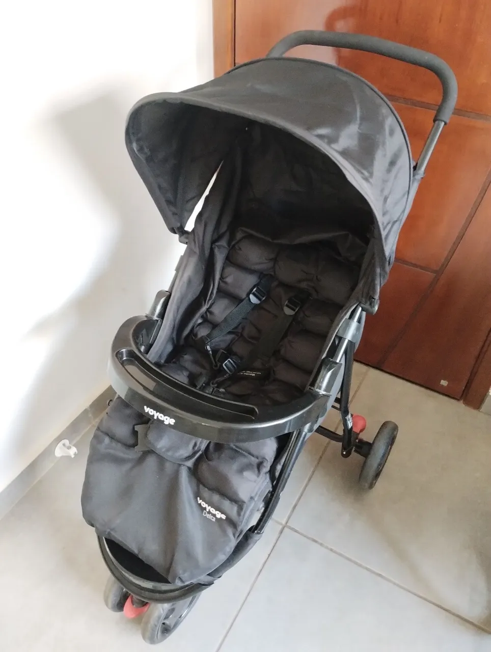 Carrinho de Bebê Voyage Delta Preto