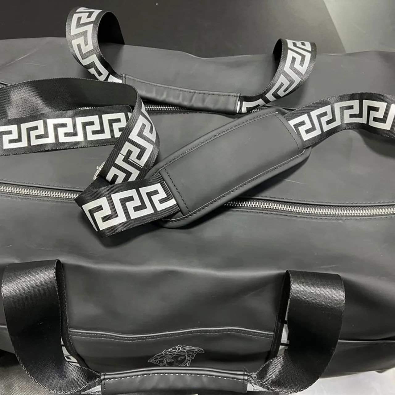 Bolsa de Ombro Versace Preta - Foto 3