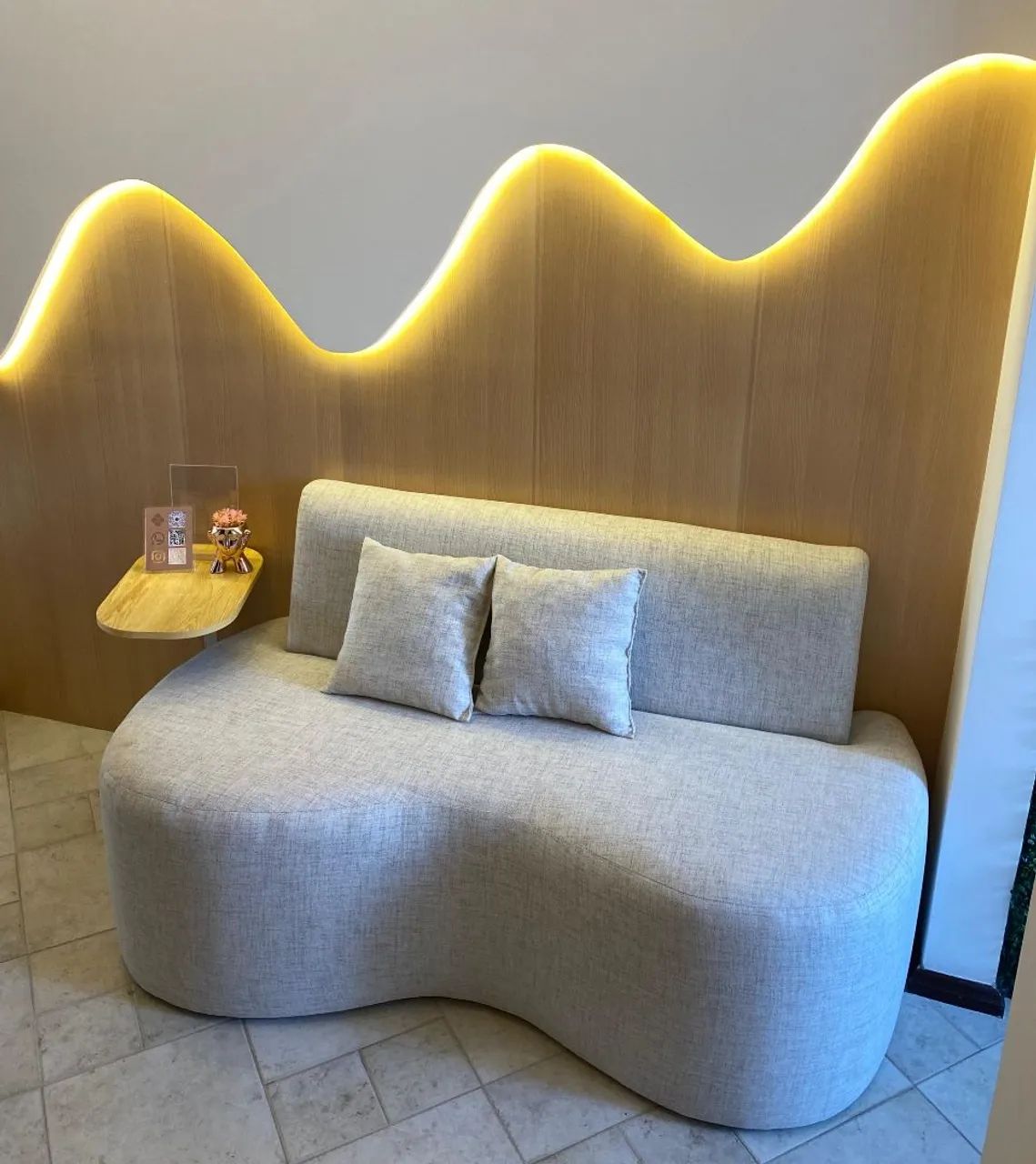 Sofá com 1.50m nos tecido boucler, factor linho ou suede 