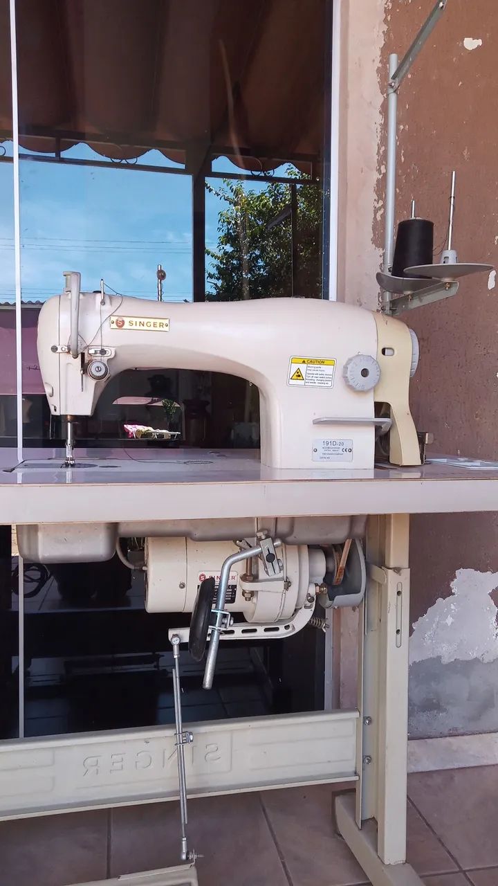 Máquina de costura Singer. - Foto 2