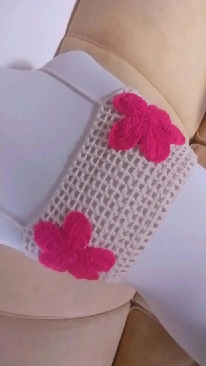 Biquíni de crochê com flores