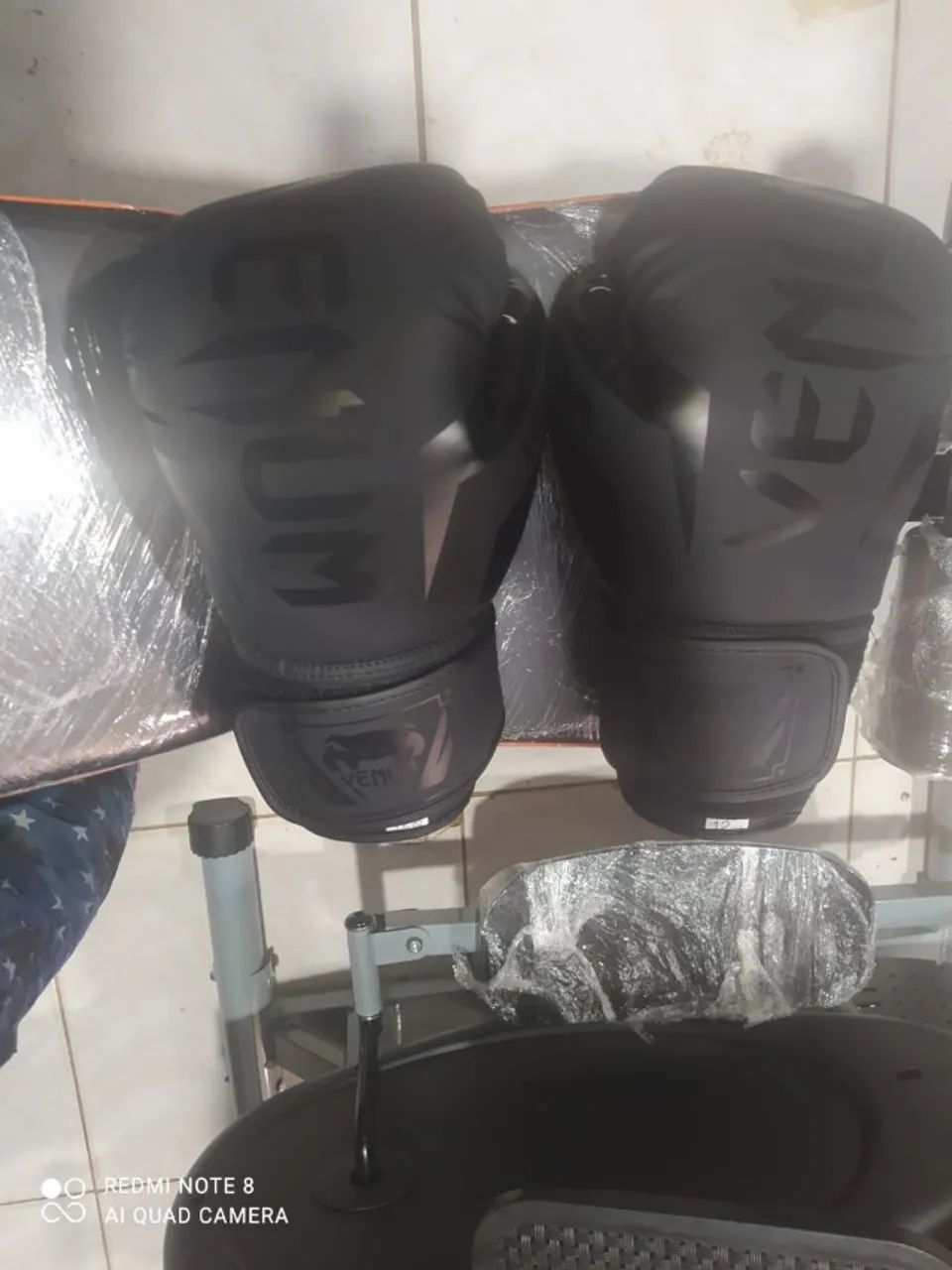 Luva Venum 12 Oz preta - Foto 4