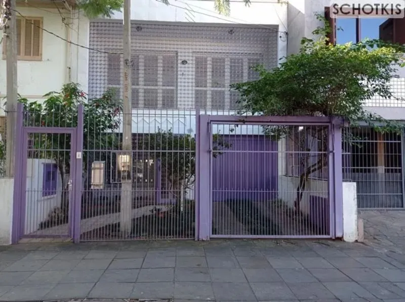 IMOBILIÁRIA SCHOTKIS VENDE RESIDÊNCIA DE 04 DORMITÓRIOS, DE DOIS ANDARES, TERRENO DE 6,60M