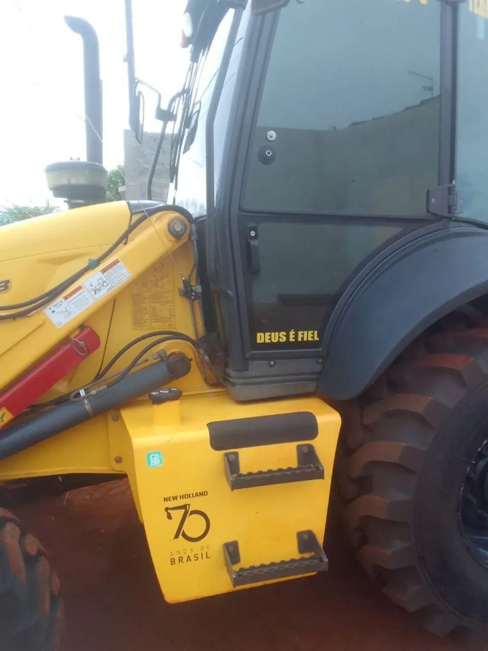 RETROESCAVADEIRA NEW HOLLAND B95B 2020