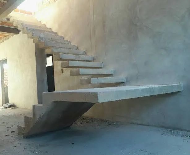 Escadas Batidas Em Vários Modelos 