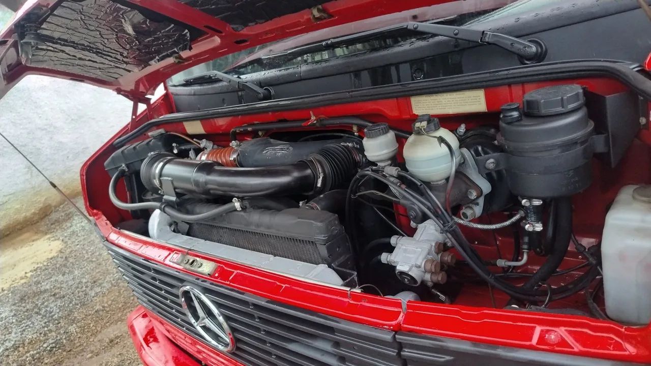 Caminhão Mercedes-Benz 710 Baú 5,50 comp., 2,65 altura, 2,28 largura - Foto 9