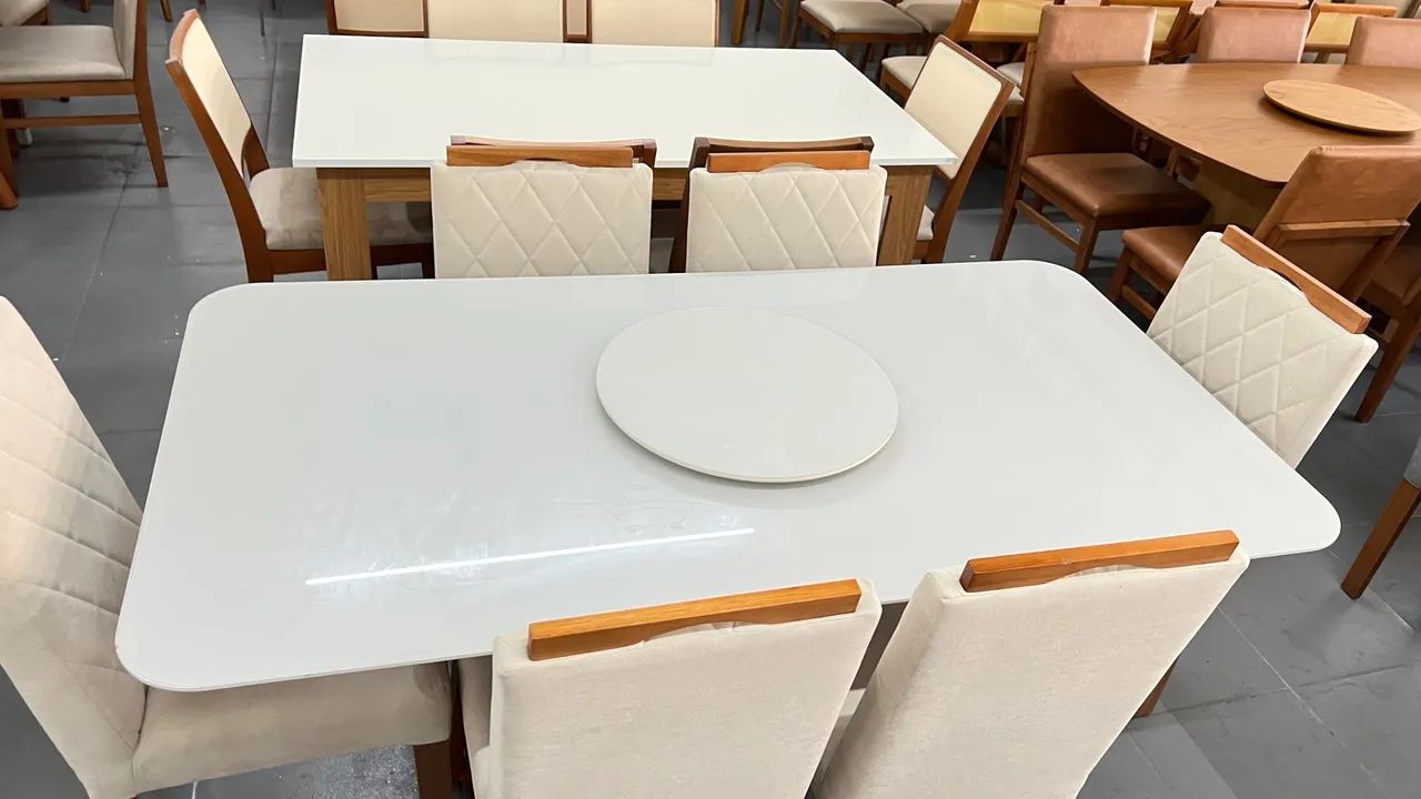 Mesa de Jantar com Design Moderno de madeira 