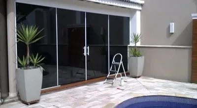 Películas adesivas para vidros em geral  