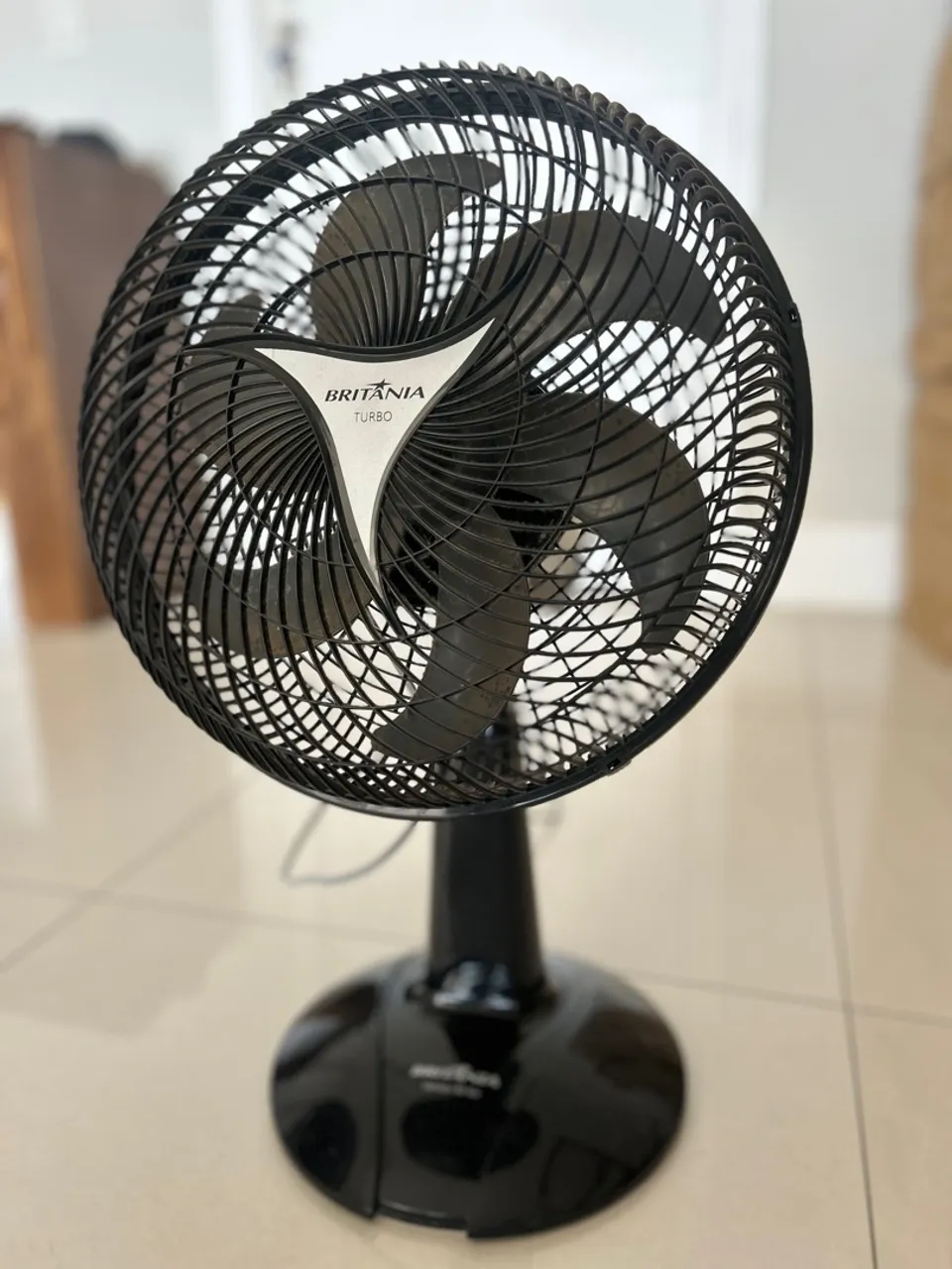 Ventilador de Mesa Britânia Turbo - Potência e Conforto