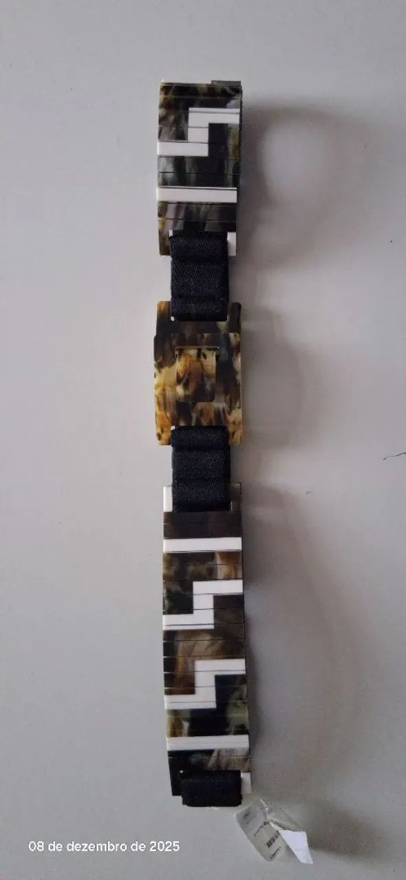 Cinto com detalhe em acrílico - novo