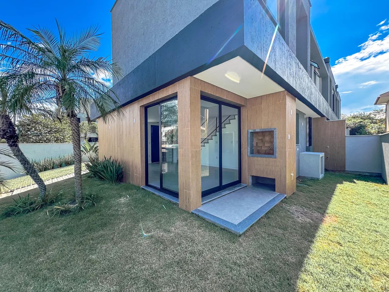 Casa nova 3 quartos em Loteamento na Praia do Campeche