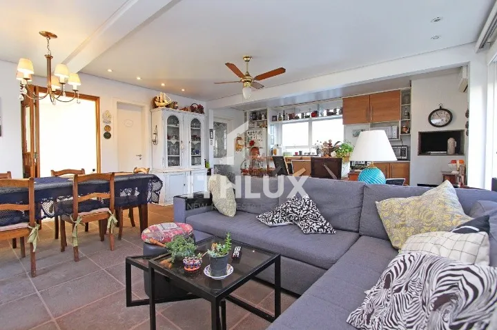 Ótimo Apartamento Semimobiliado, 213M², Venda, 4 Dormitórios, 2 Suítes, 1 Vaga Estacioname
