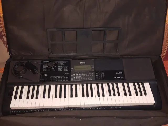 Teclado Casio CT-X800 semi novo completo