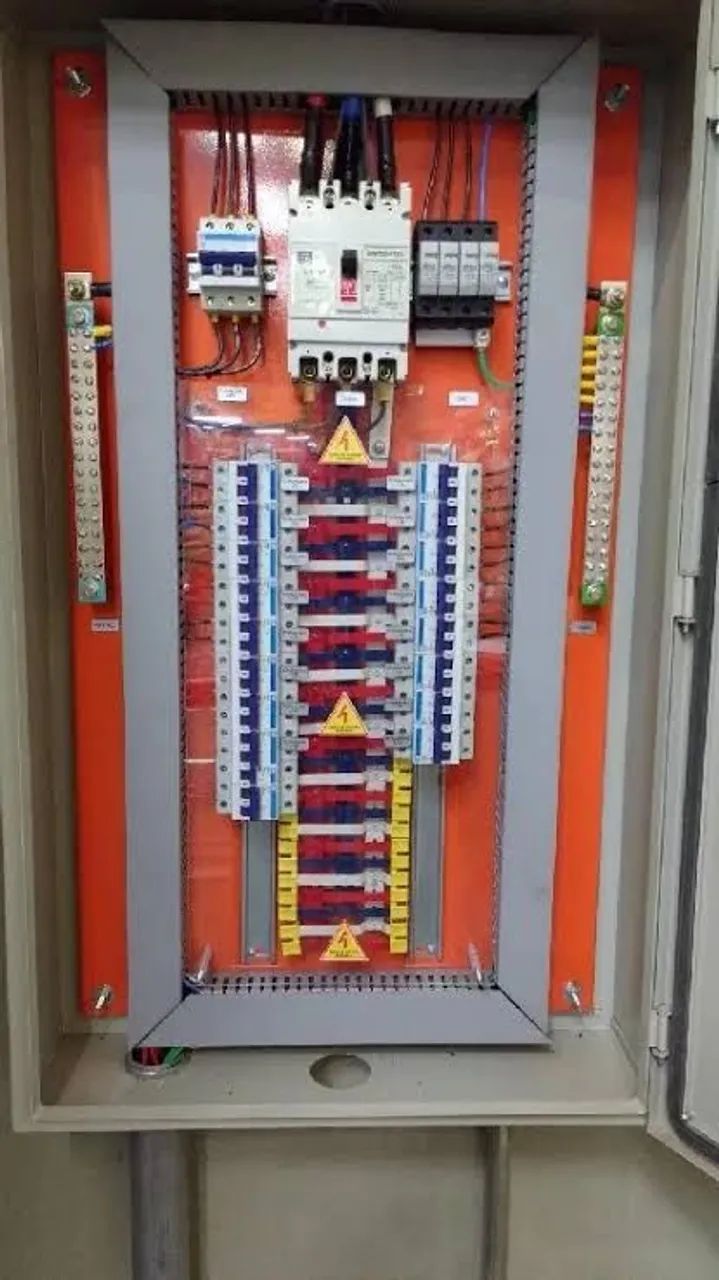 Eletricista, elétrica.