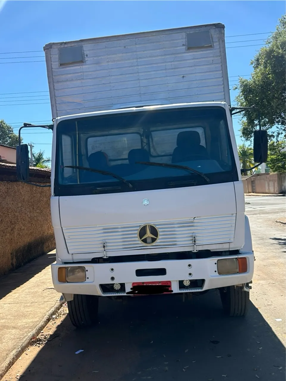 Caminhão Mercedes-Benz Baú