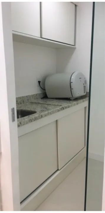 Bancada para cozinha com armários superior e inferior