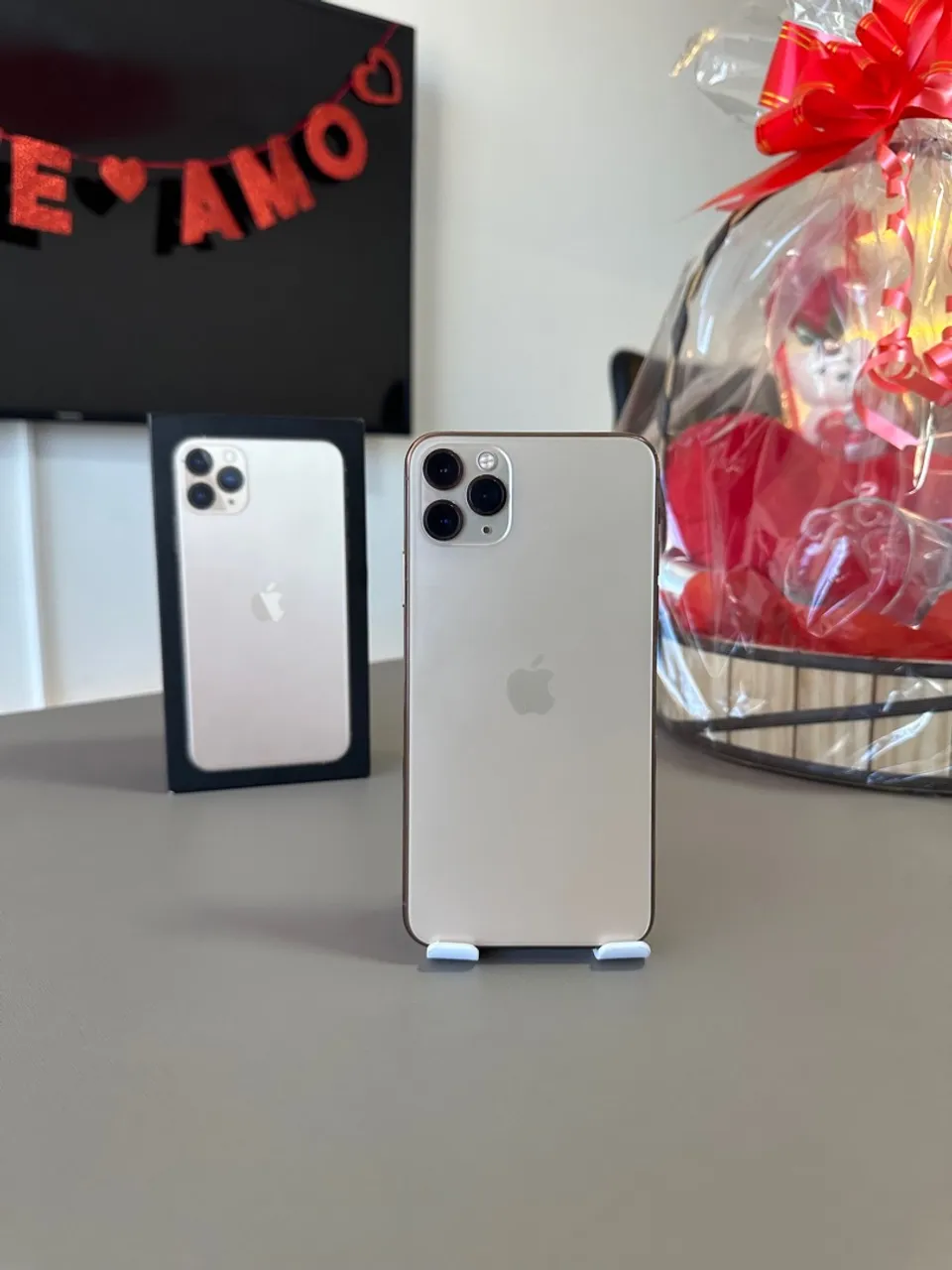 iPhone 11 Pro Max 64 gigas dourado