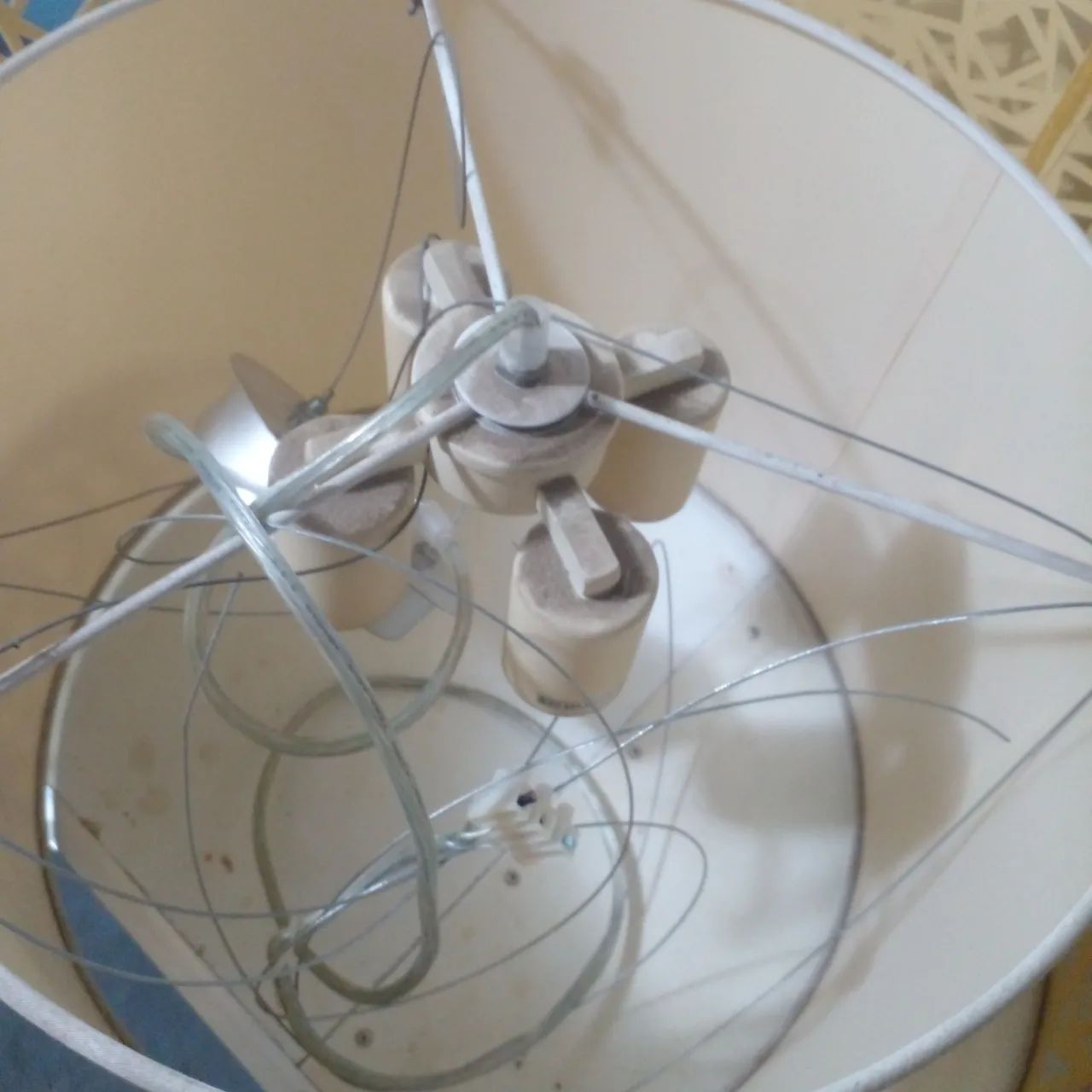 Lustre Moderno com Design Geométrico - Foto 4