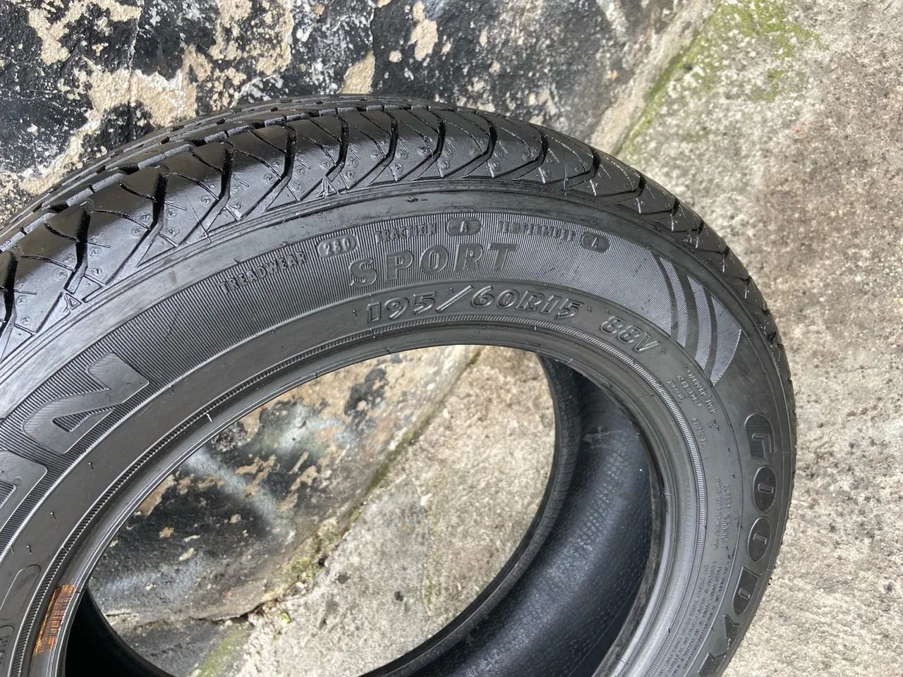 Pneu 195/60/15 Goodyear Semi Novo zerado - Rodou Quase nada  - Foto 4