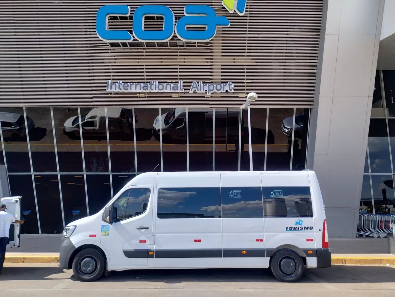 Locação de Van  para shows e eventos  - Foto 2