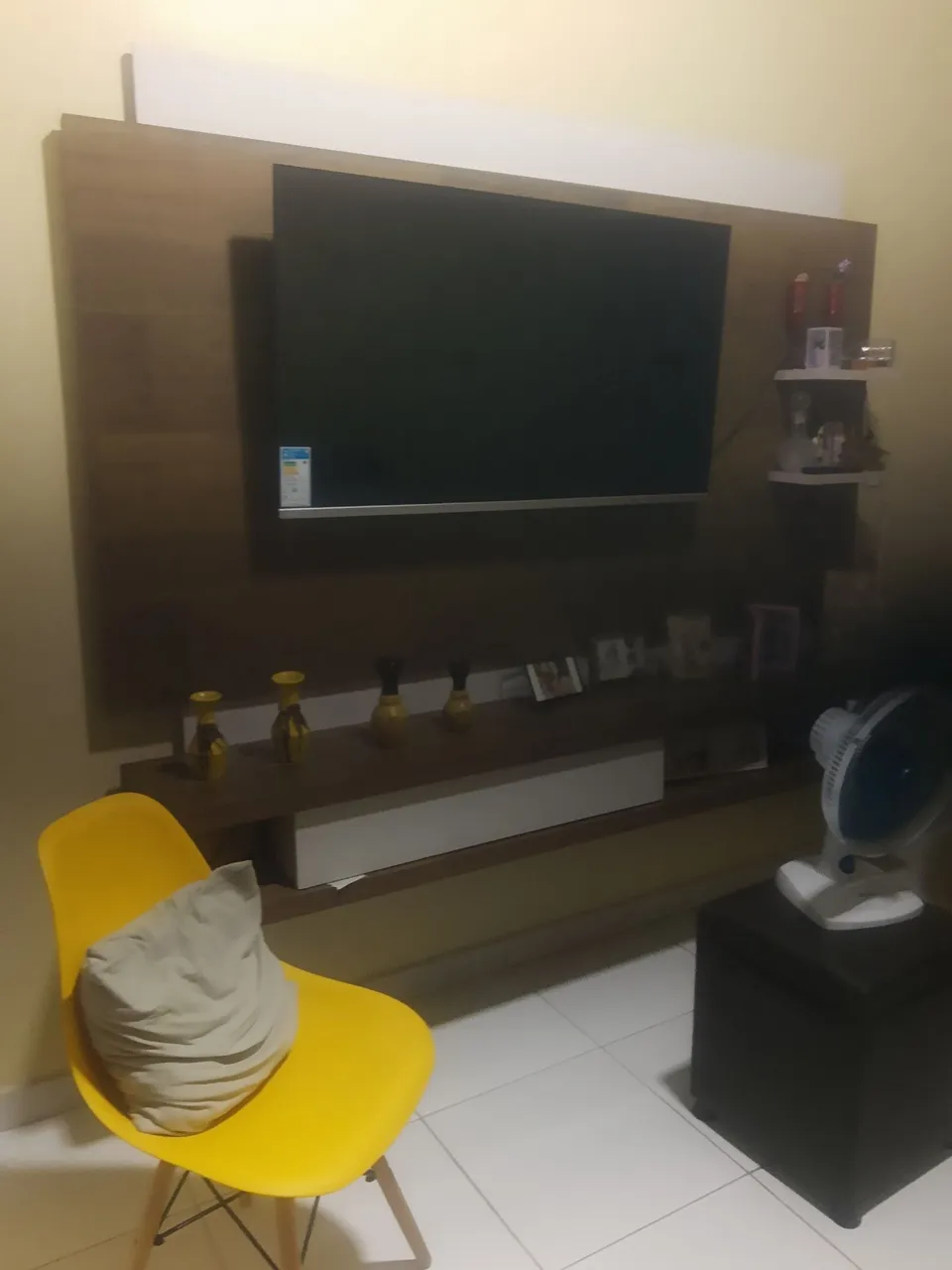 Painel em estado de zero medindo 2.10 comprimento por 1.60 Autura