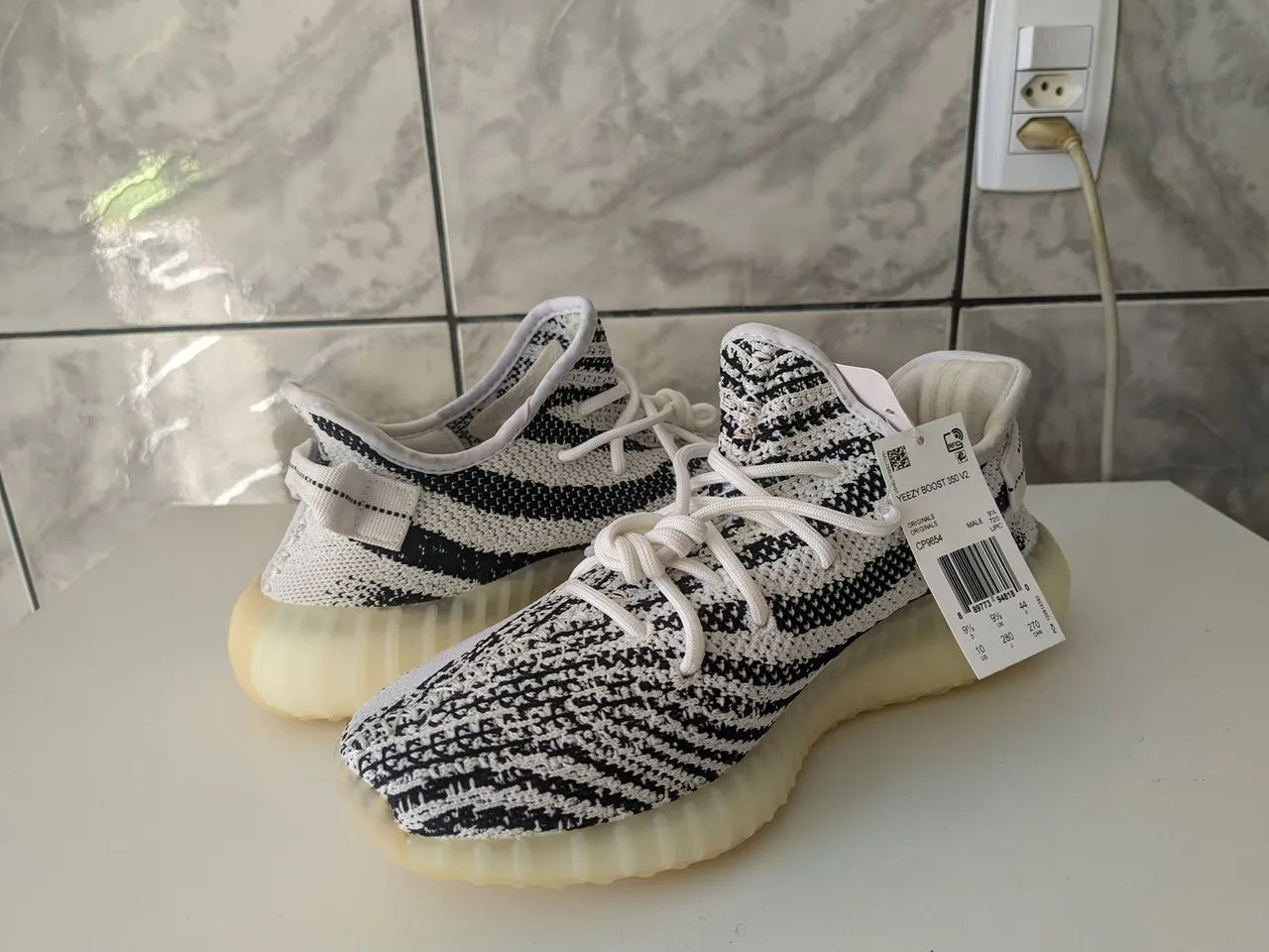 RP CHINESA Adidas Yeezy 350 zebra Calçados Fonseca, Niterói