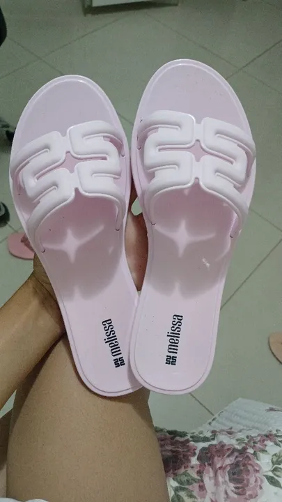 Rasteira Melissa, N° 36. 60,00 reais.