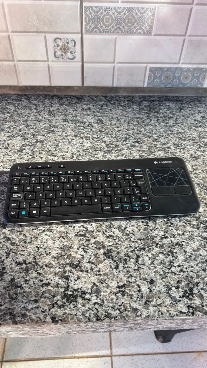 Teclado Logitech com Touchpad - Ideal para Home Office - Foto 2