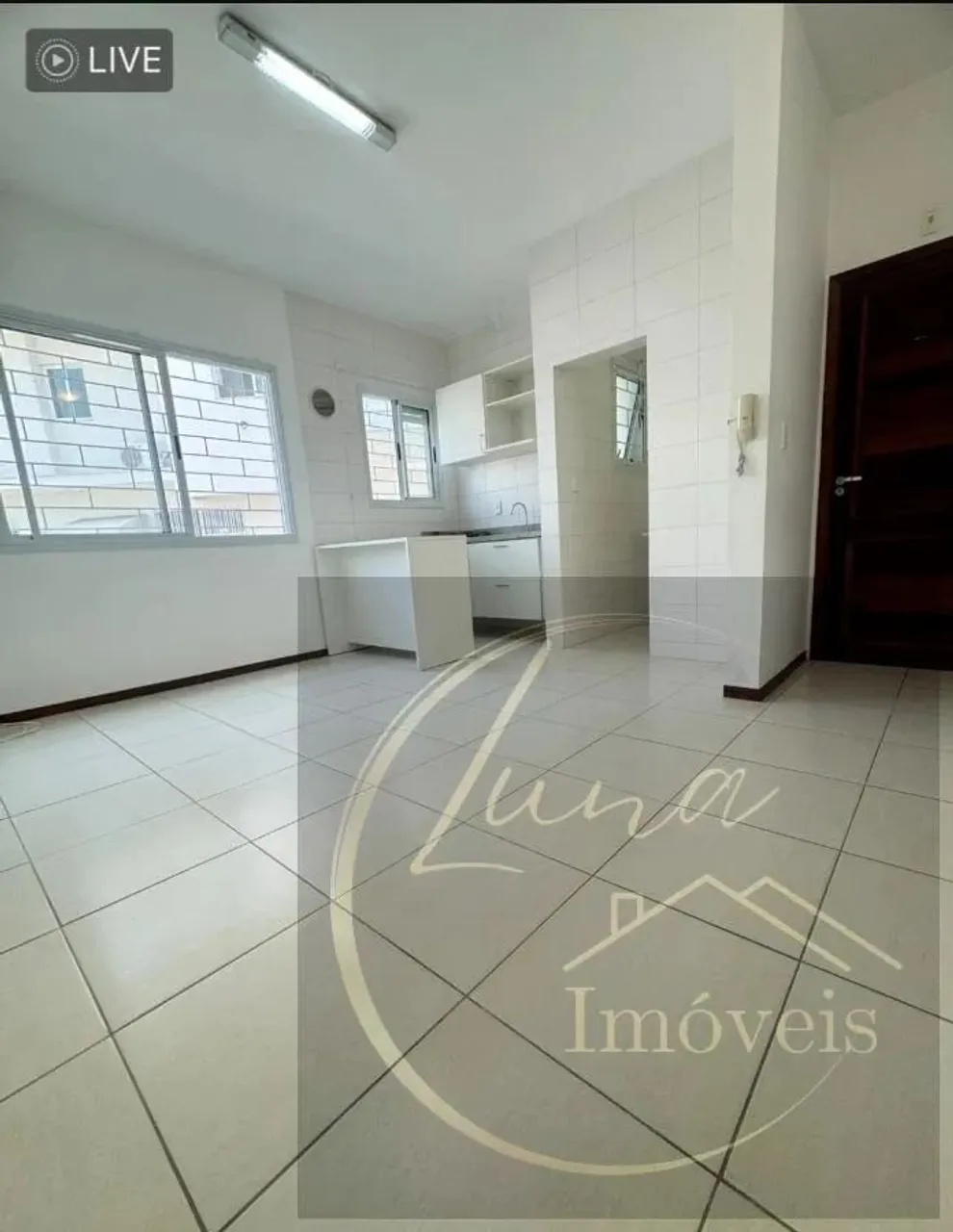 Apartamento para Venda em Florianópolis, Carianos, 2 dormitórios, 1 suíte, 2 banheiros, 1